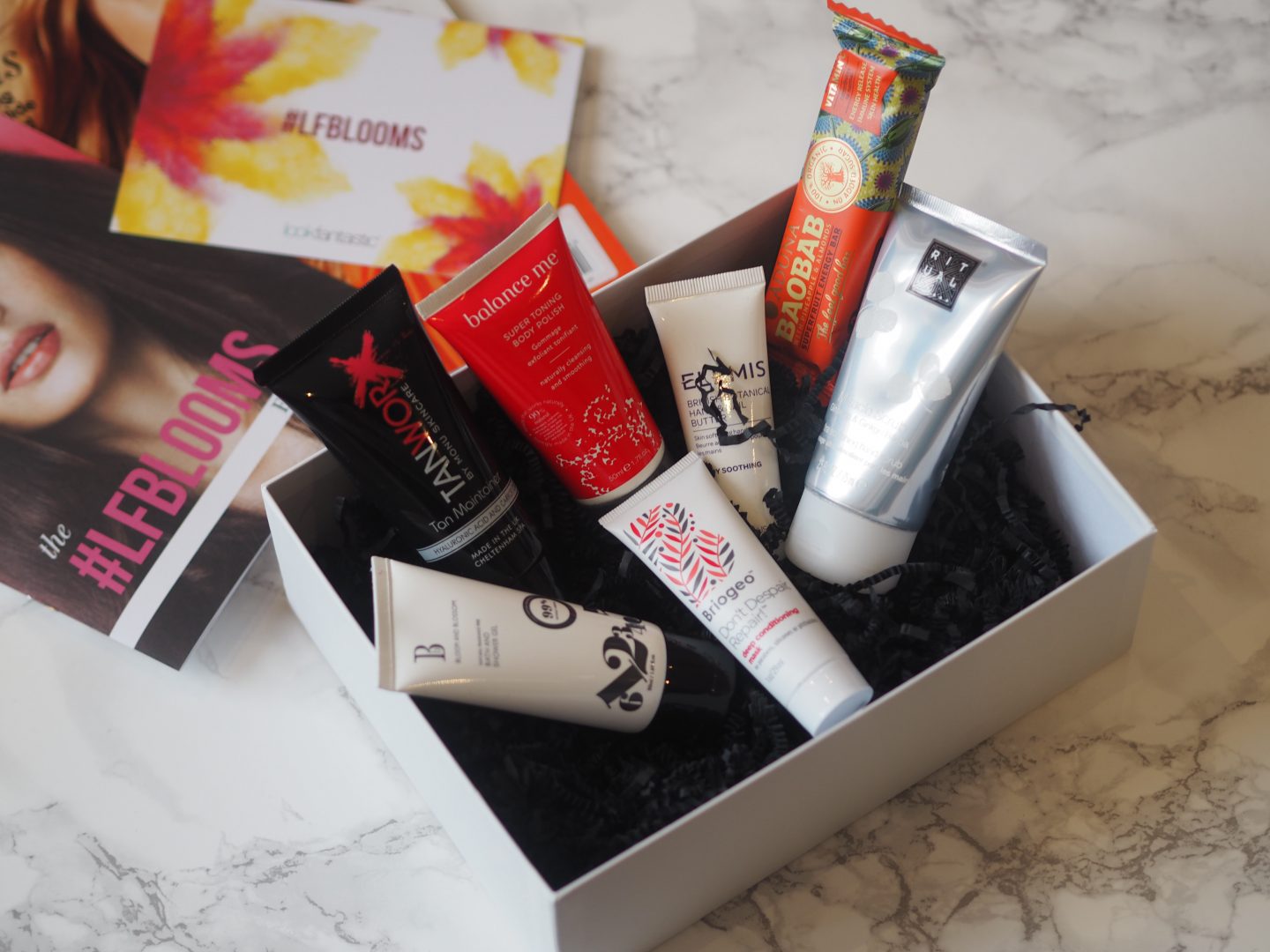 Unboxing Lookfantastic #LFBLOOMS Beauty Box!