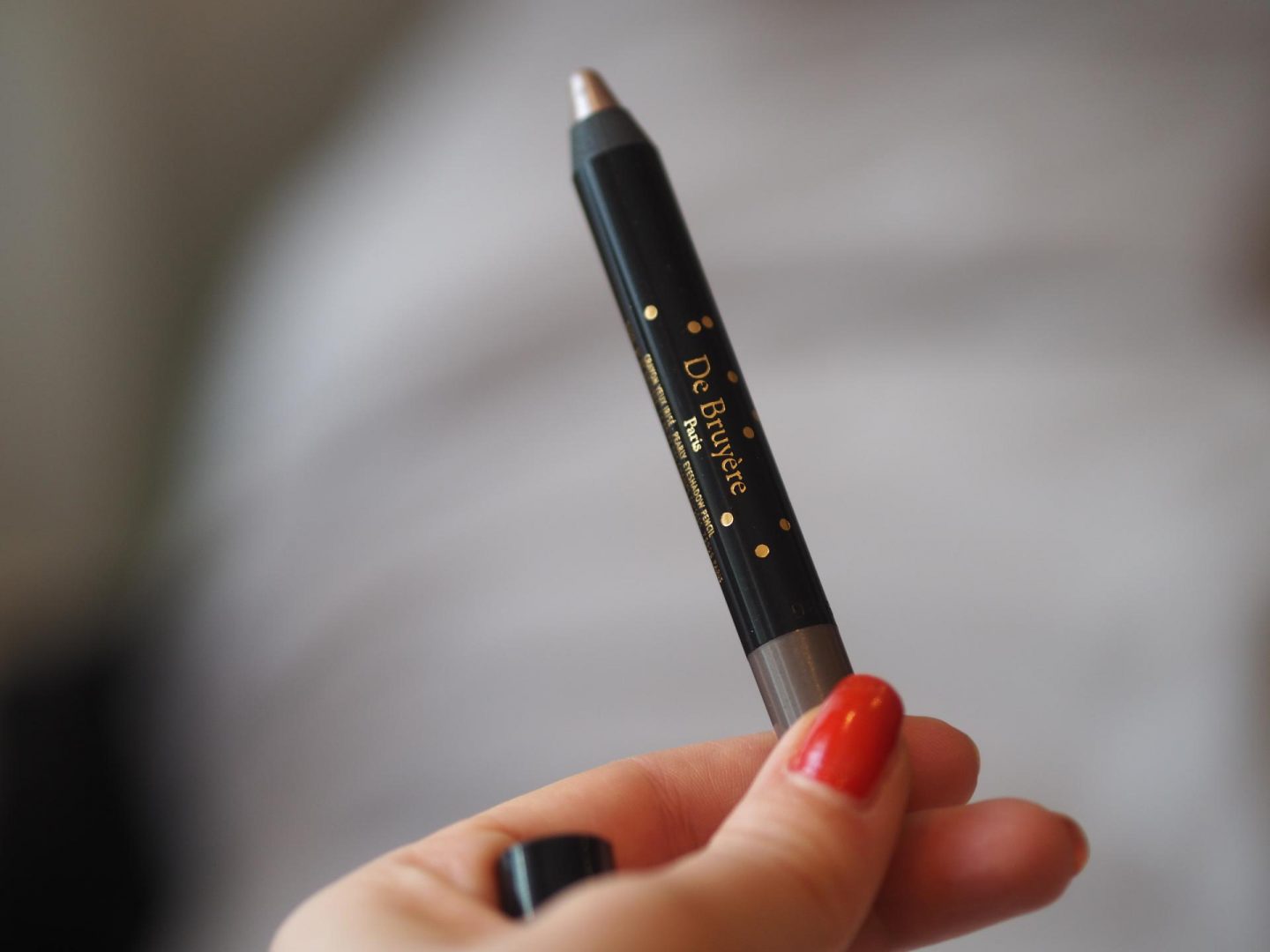 eyeshadow stick from De Bruyere