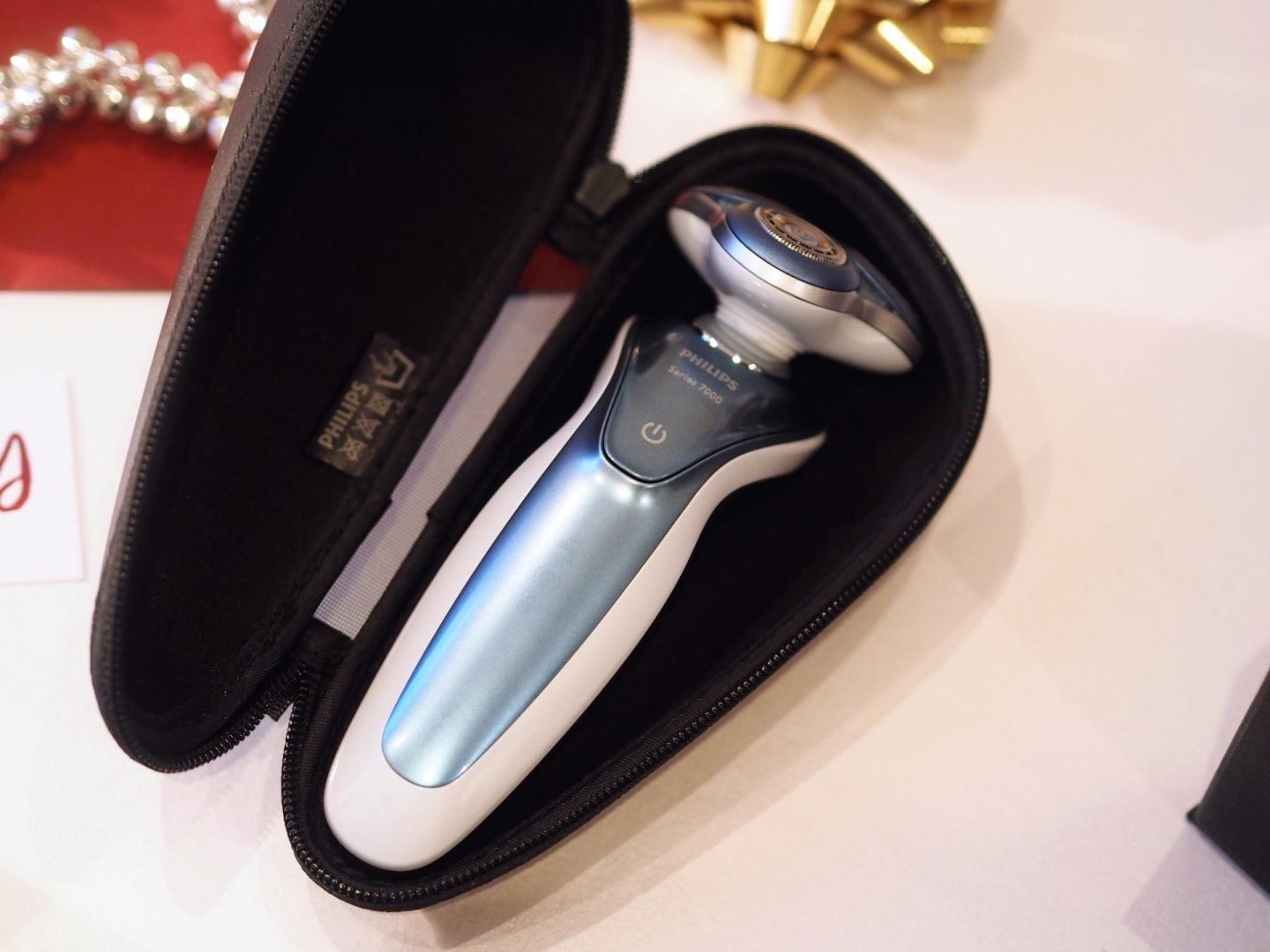 Philips Wet/Dry Shaver Series 7000 and Christmas Gift Guide for Him