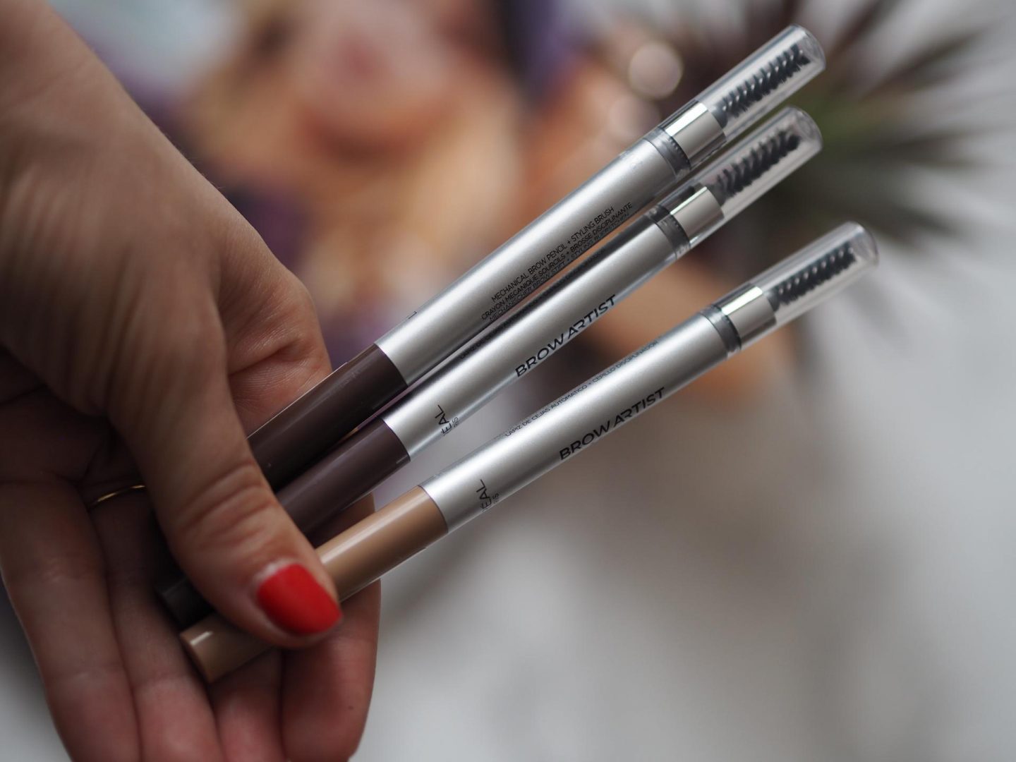 L&rsquo;Oreal Paris Brow Artist Expert &ndash; Warm tones such as Warm Blonde to Warm Brunette