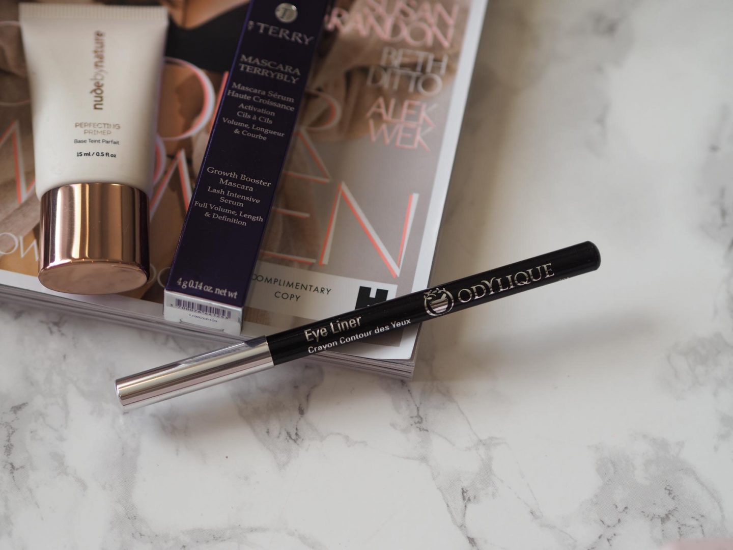 Makeup Essentials Cracker by Feelunique