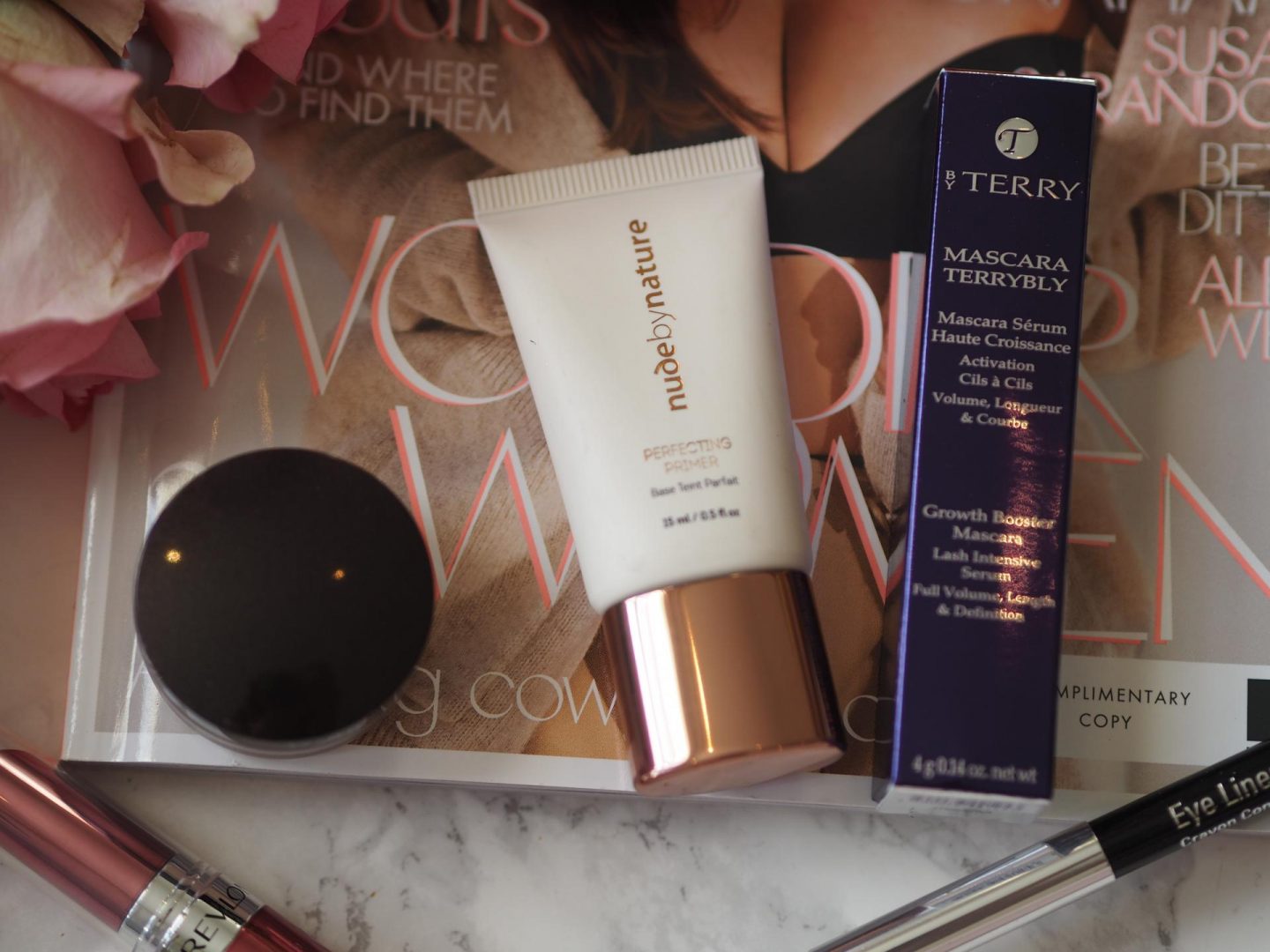 Makeup Essentials Cracker by Feelunique