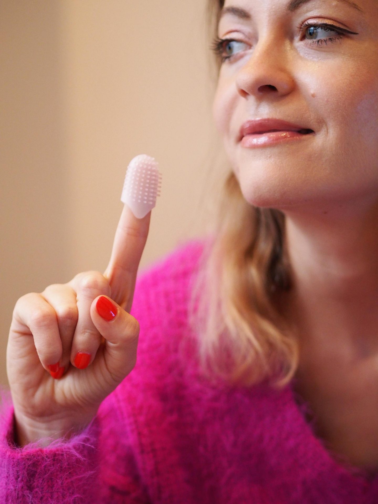 cleaning teeth on the go - iko Finger Toothbrush from Melo Labs