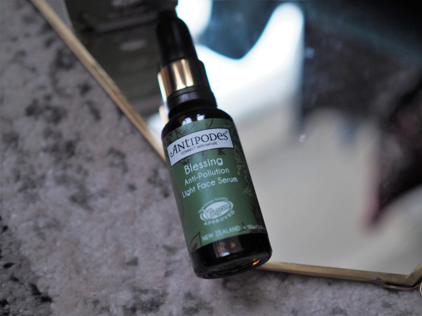 Antipodes Blessing Anti-Pollution Light Face Serum