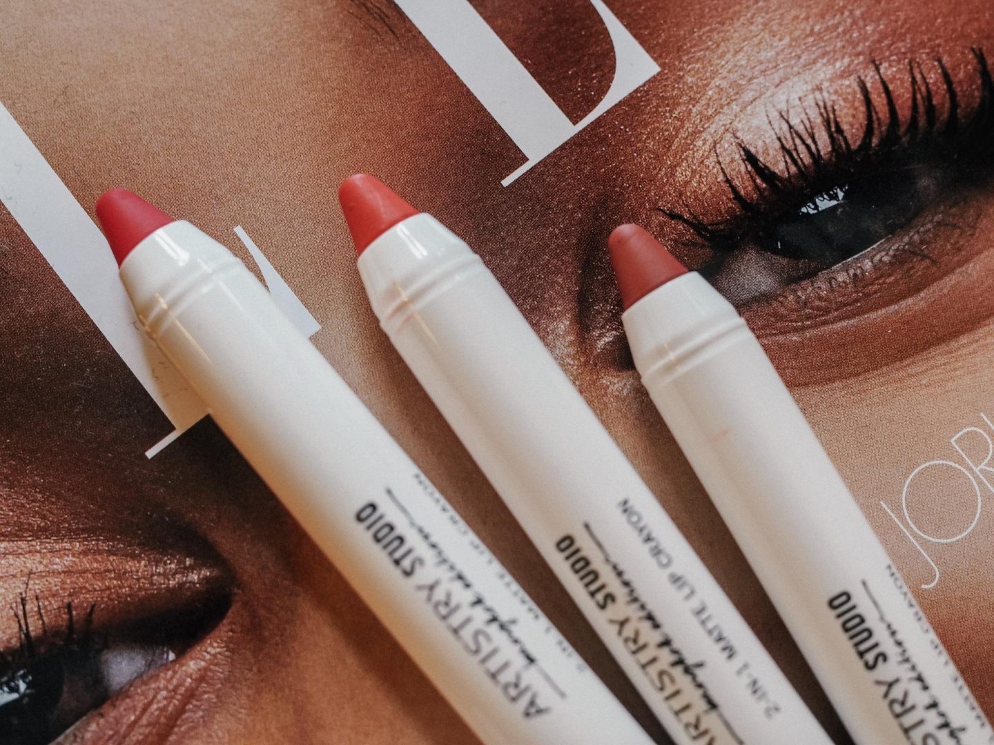 Artistry Studio 2-in-1 Matte Lip Crayons